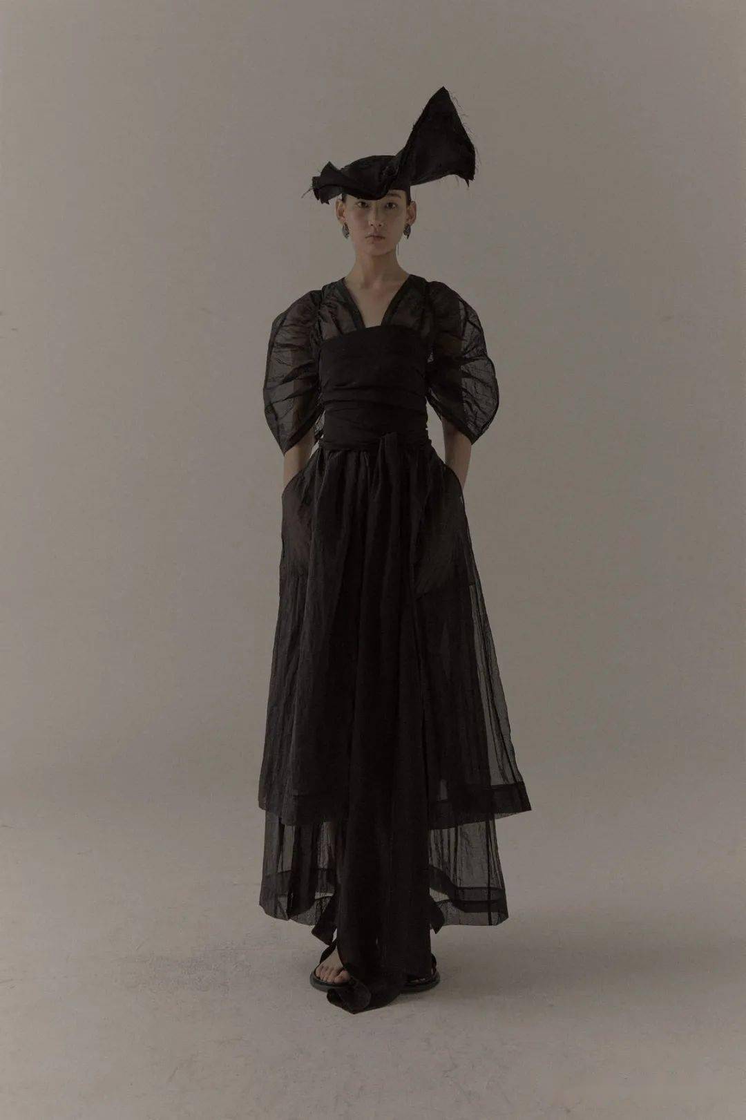 中国设计师umawang2021春夏系列真正践行浪漫主义的古典主义者