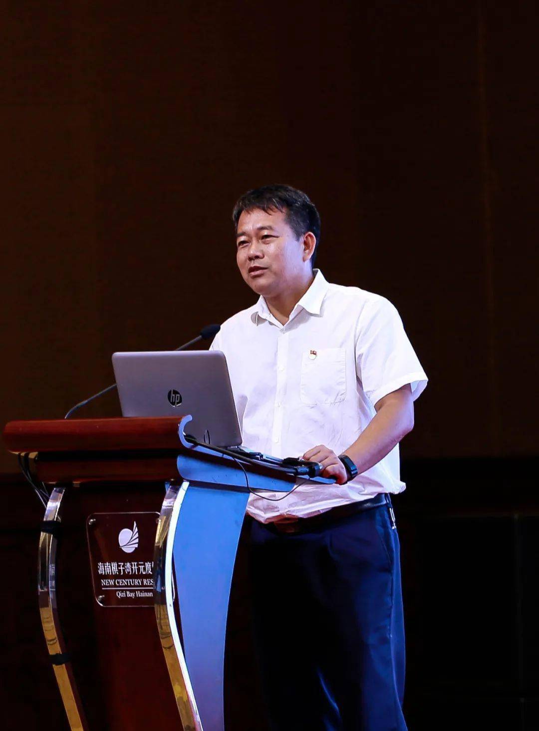 昌江县人大常委副主任黎吉维,副县长钟帅,中国旅游地学主要创始人