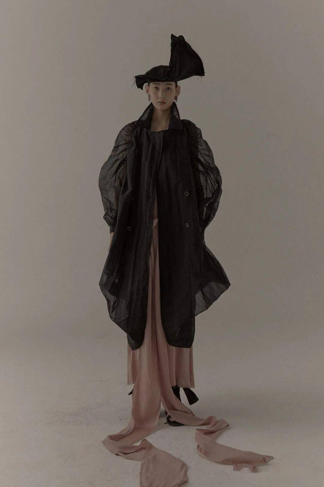 中国设计师umawang2021春夏系列真正践行浪漫主义的古典主义者