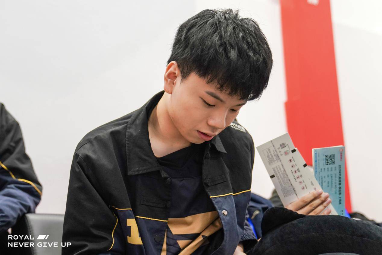 kpl:rngm难逃季后赛两轮游命运?凉晨发文:每一届都幻想捧杯_estar