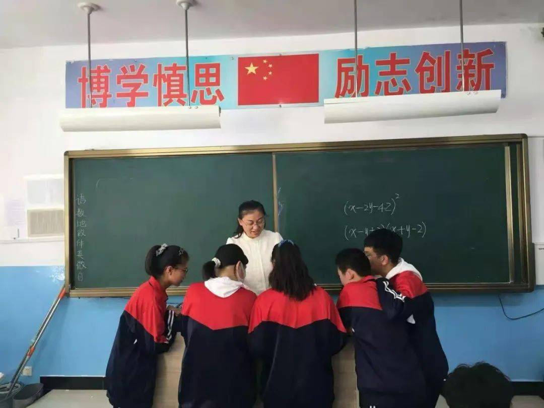自2003年到白城十中任教至今,李艳敏从没想到,走路带风的自己会有上楼