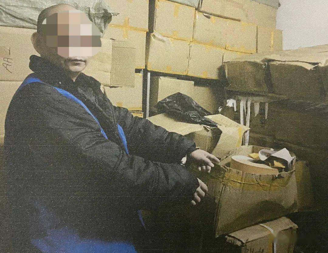 的盘纸91盘,水松纸112盘,滤嘴棒47件,烟丝177包(经称重共计3474千克)