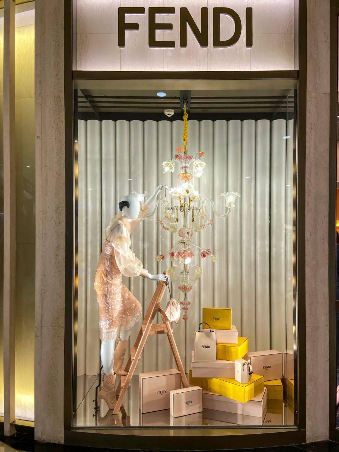 上海探店:国际大牌的圣诞橱窗陈列,太美了!