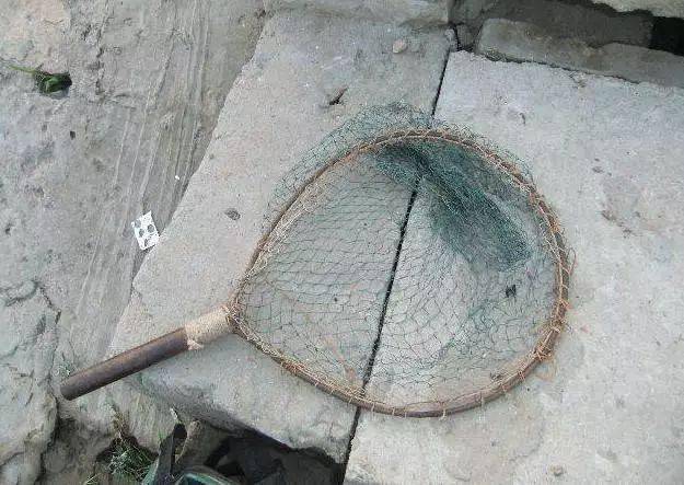 留传千年的捕鱼法搬罾每一次需要200斤的力量