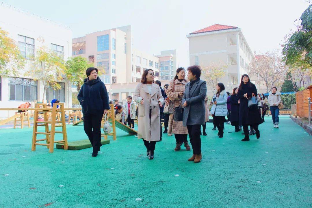 陽光景幼推進課程遊戲化高港區幼教幹部及各幼兒園園長來園進行環境與