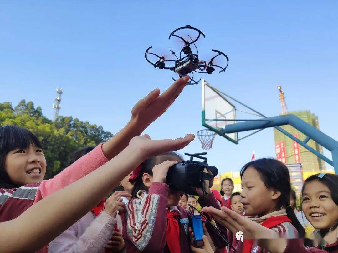 活力教育61特色课程无人机进课堂开启飞行梦想