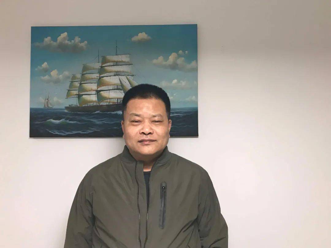 我是主讲人李星文.