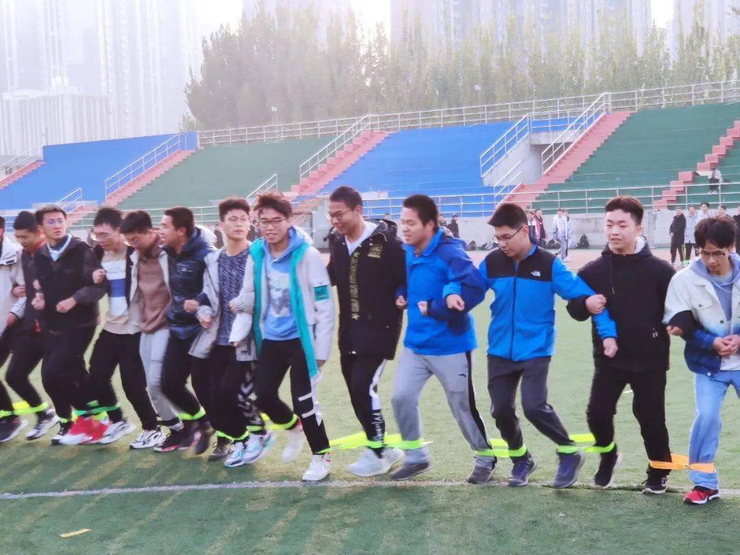 青春 机仪学院绑腿跑比赛圆满进行