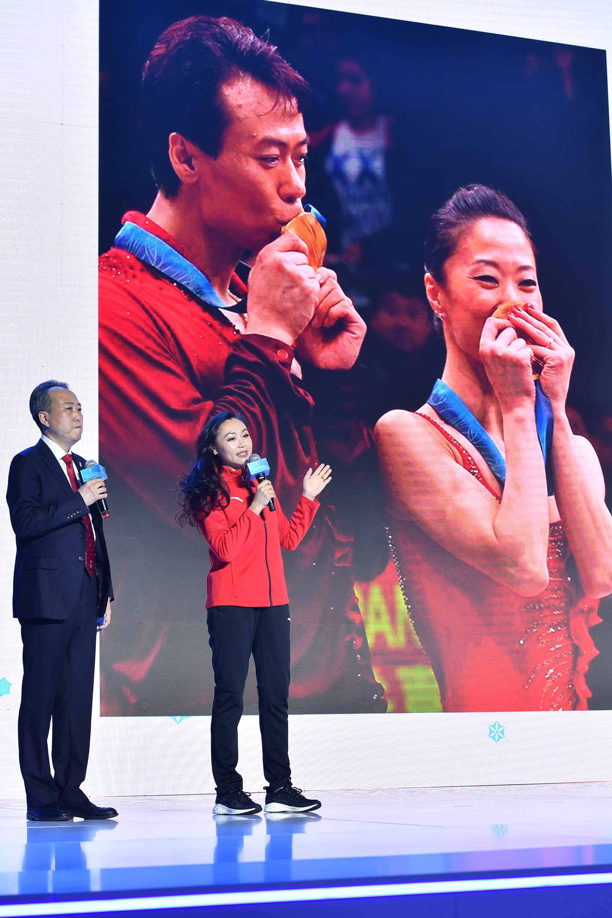 第24届冬季奥林匹克运动会金银纪念币发行仪式在京举行