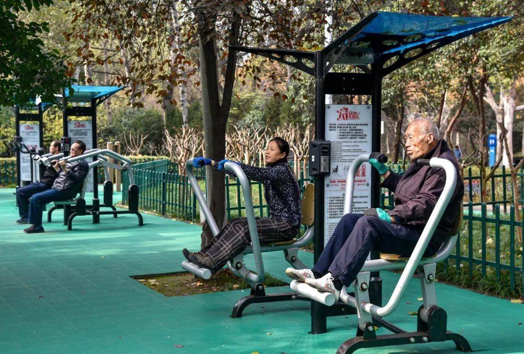 公园里建起智慧型健身园区——城区首个——我区因举世闻名的"西安