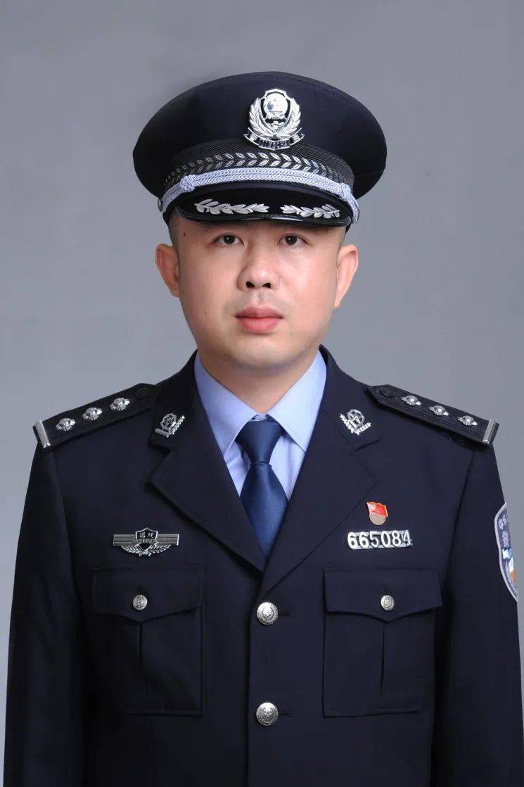 明溪县公安局网安大队副大队长,四级警长李 斌:19请为他投上宝贵一票