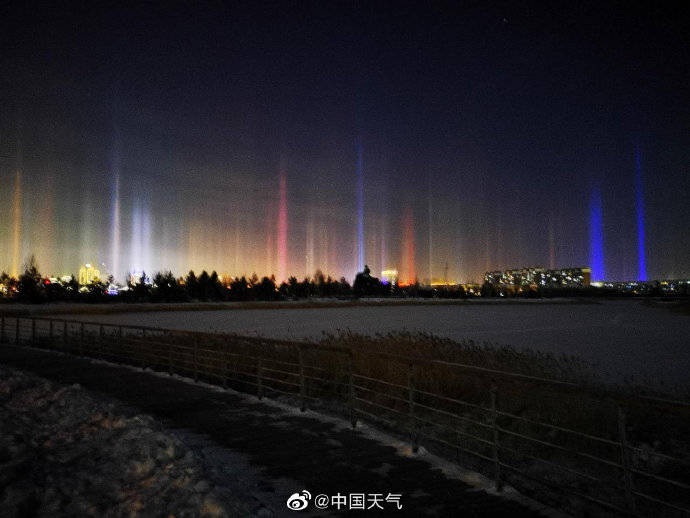 内蒙古锡林浩特五彩光柱