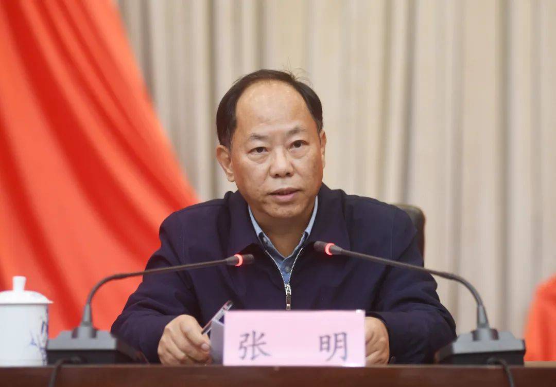 省委第三巡视组副组长黄耀波及其他成员出席会议.