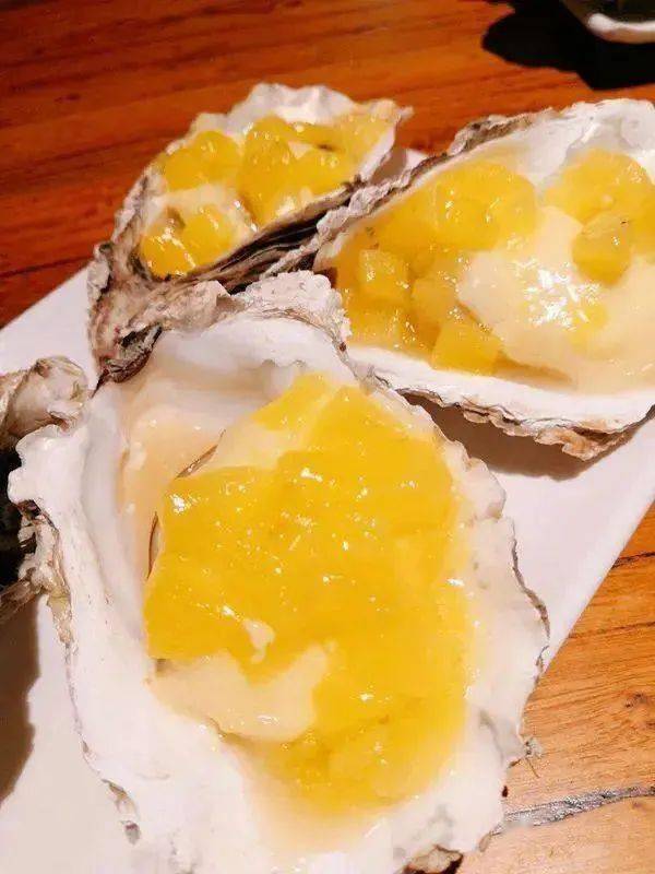 一口羊杂汤,暖心又暖胃,邀你品味秋冬滋补养生局,更有各色水果生蚝等