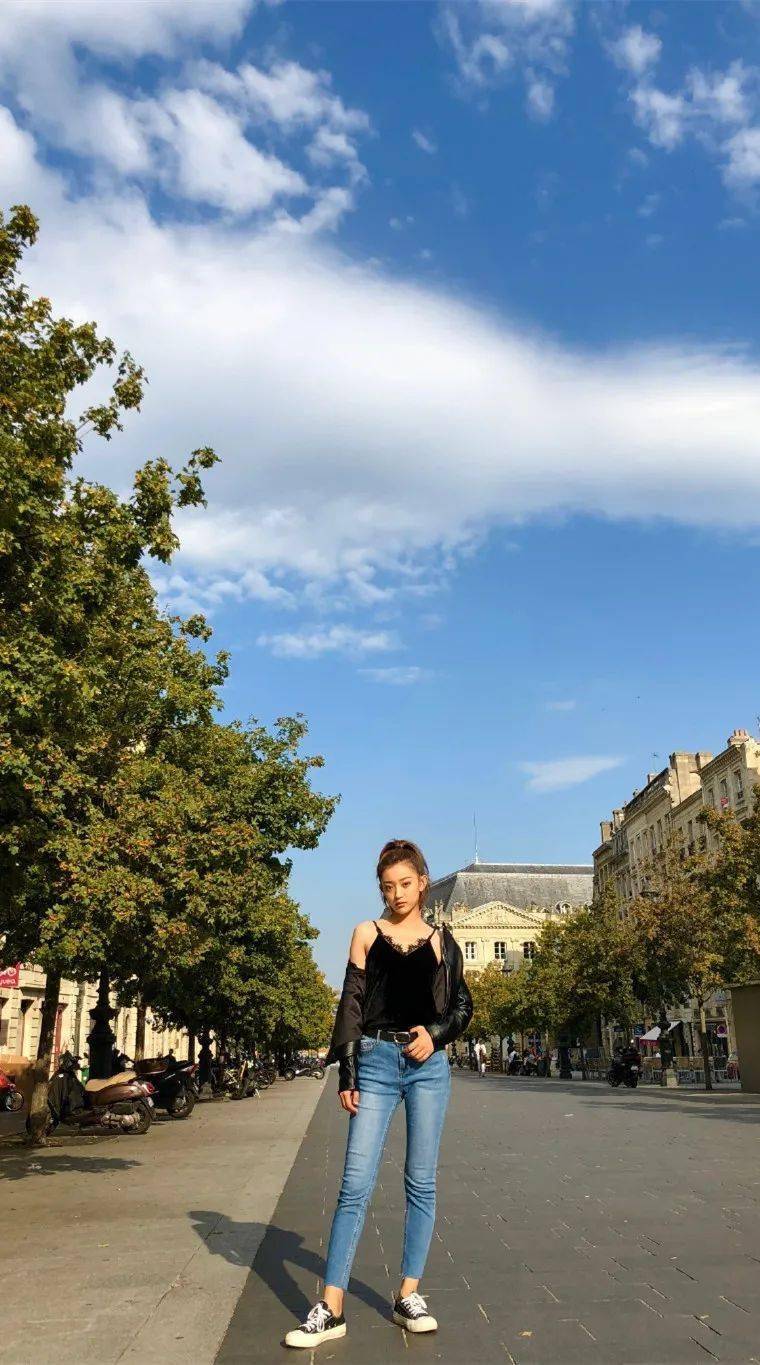 手机壁纸罗予彤