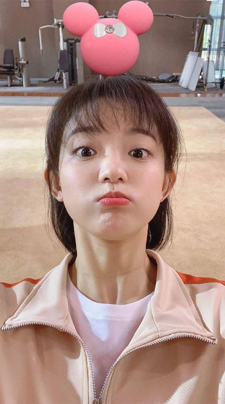 手机壁纸罗予彤