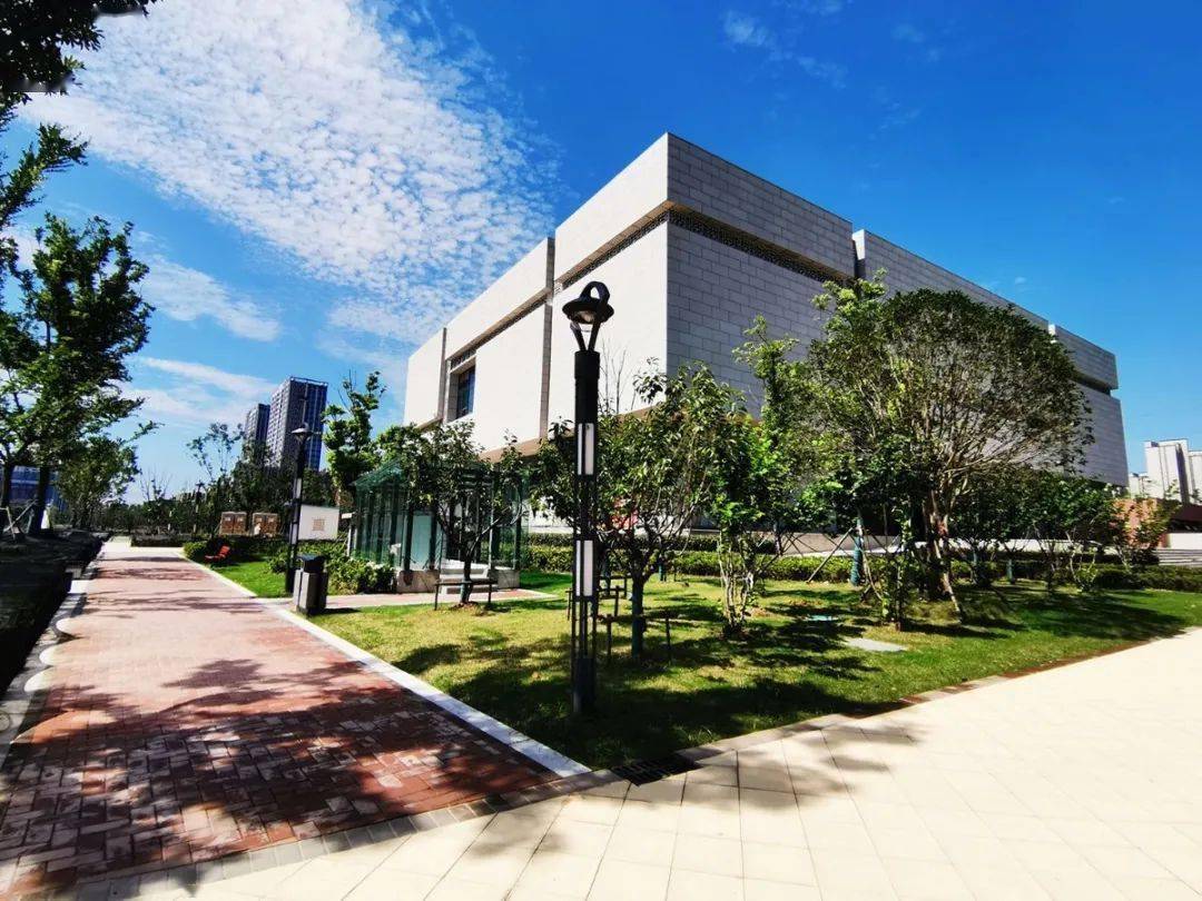 没去过的市民广场而且回到临泉就好像出去旅游了一样家乡现在啥都有了