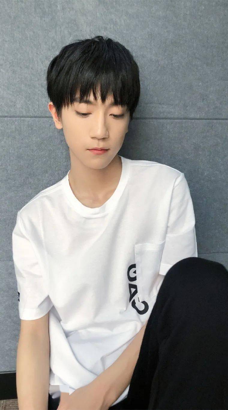 手机壁纸李天泽
