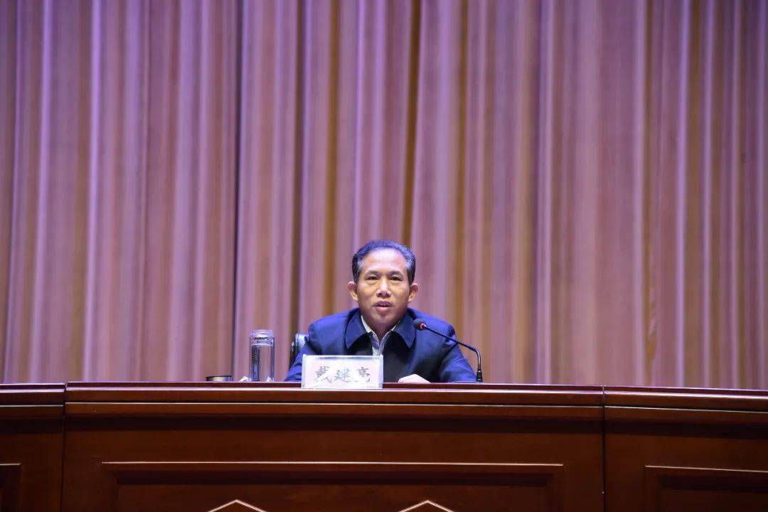 戴建亮到会宁中学为师生讲思想政治课