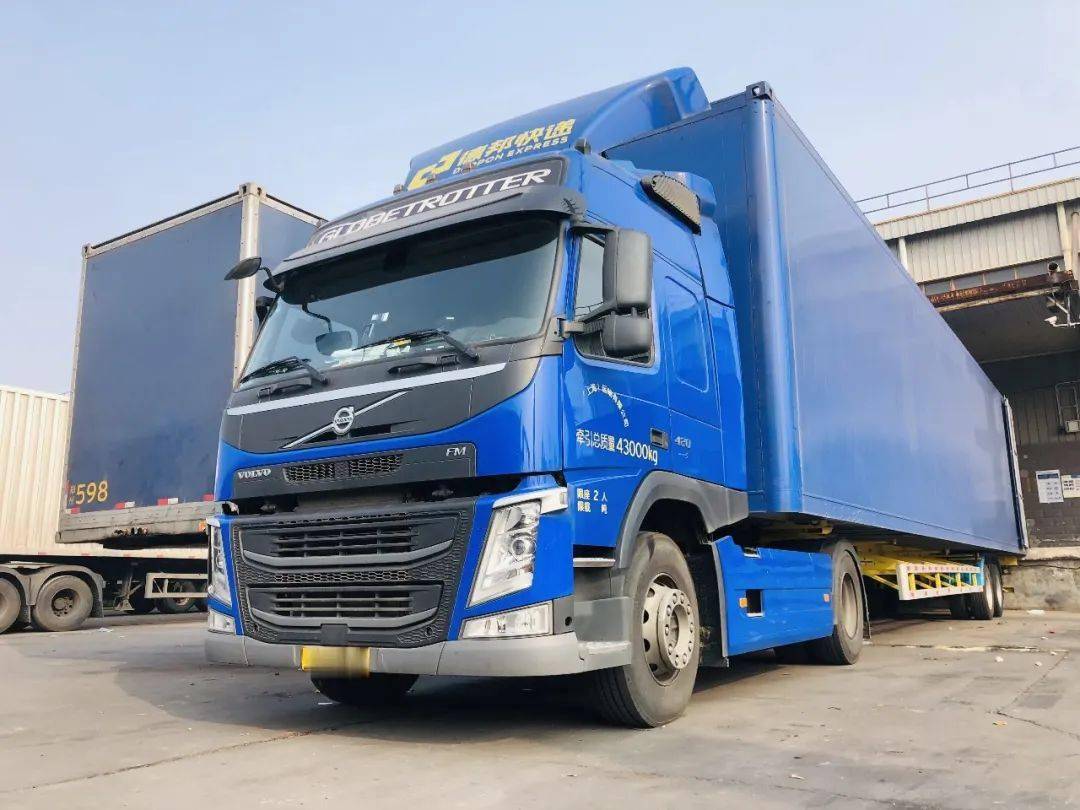 55万买沃尔沃fm 4x2牵引车 月行驶2.