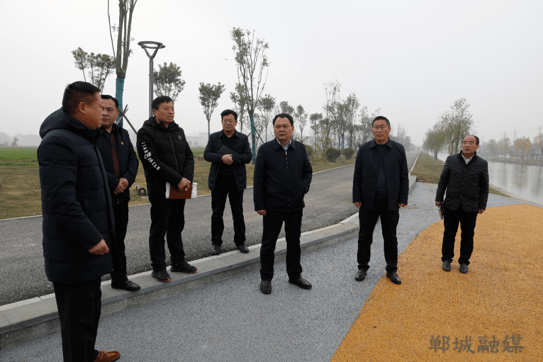 县政府党组成员谢超,县政府党组成员,办公室主任贾培民等参加调研