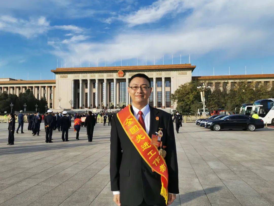 【青访谈】"脚踏在大地上,置身于群众中"——全国先进工作者王志勇