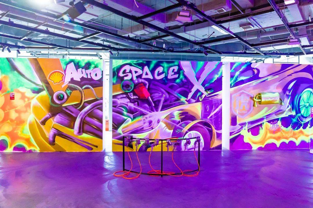 这面创意十足的涂鸦墙也暗藏玄机