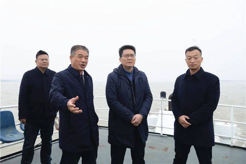 代县长肖湘晖到东洞庭湖开展巡湖和专题调研活动,副县长张奕参加