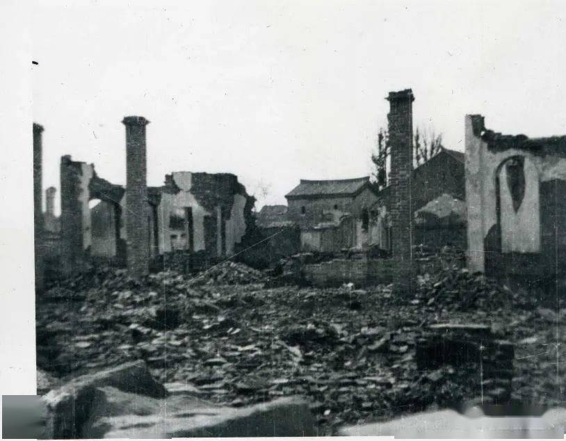 成都先后遭遇日本31次大轰炸,出动飞机921架,投弹2455枚,造成5337人员