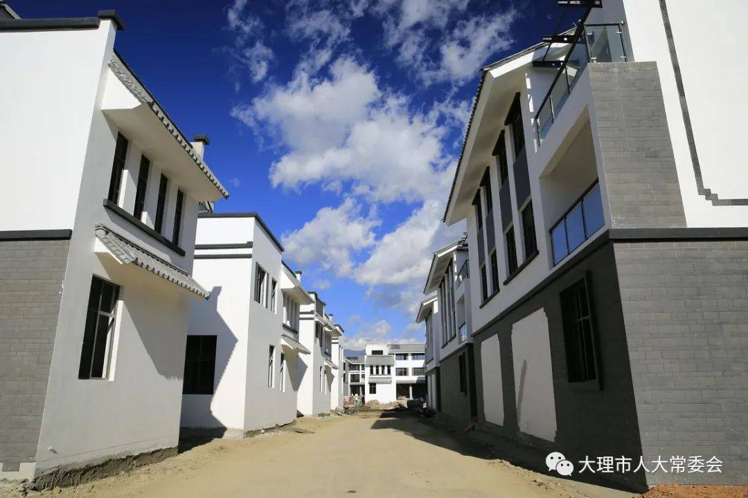 州市人大代表和党代表联合视察大理洱海保护生态搬迁1806小镇建设情况