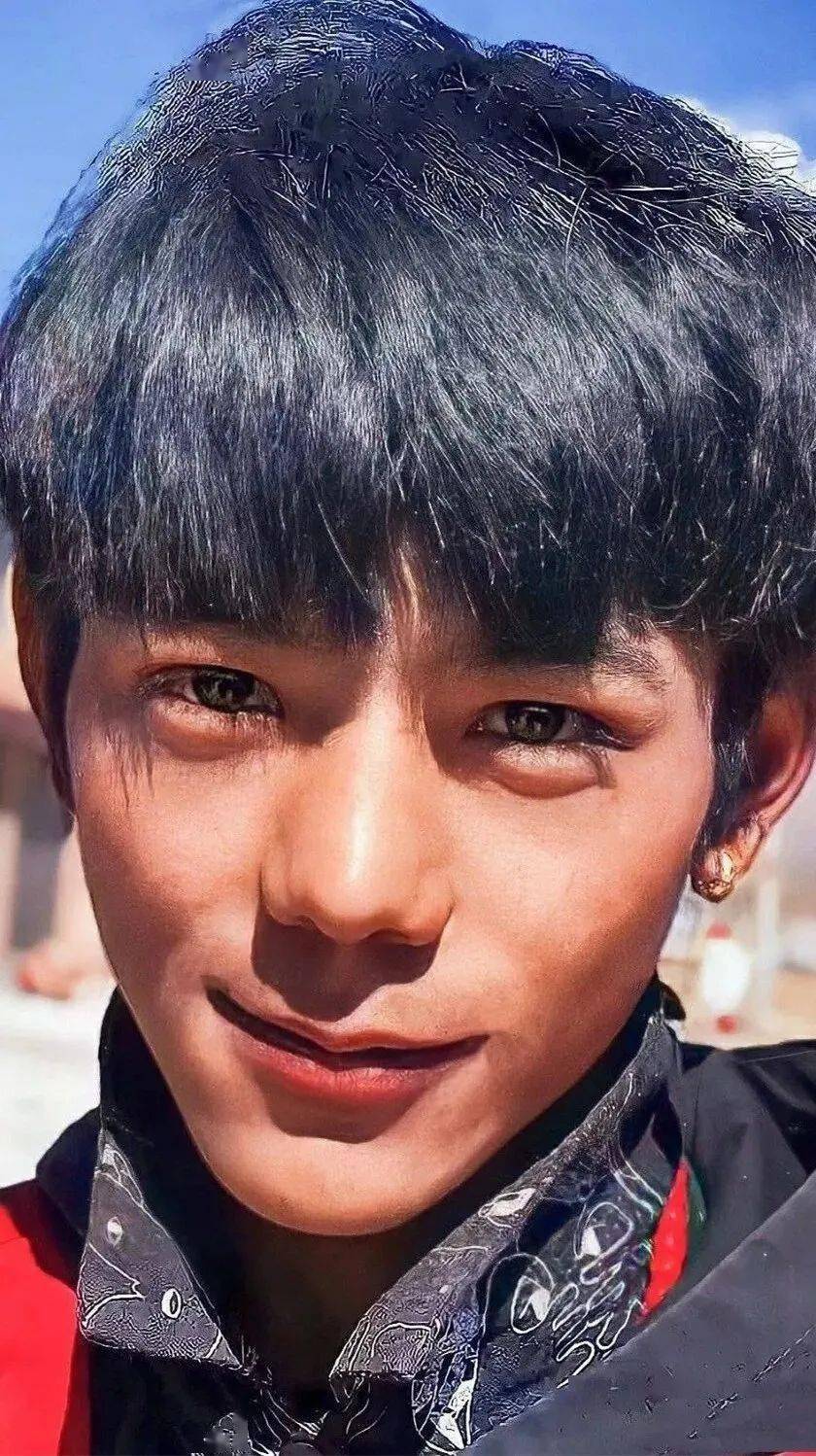 手机壁纸头像丁真