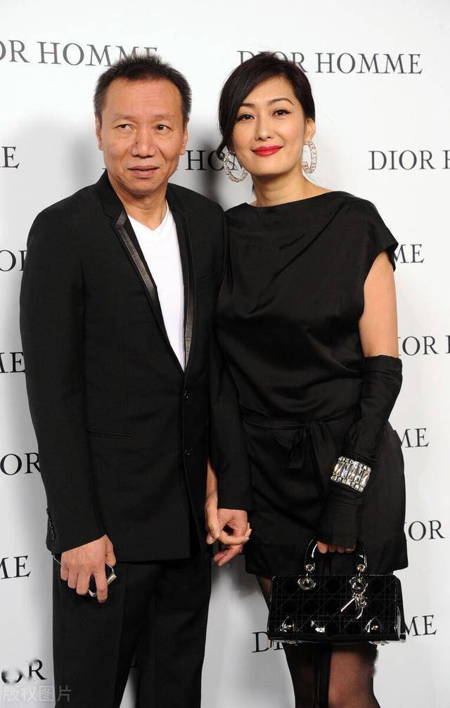 孟广美与老公亮相,50多岁了依然光彩夺目