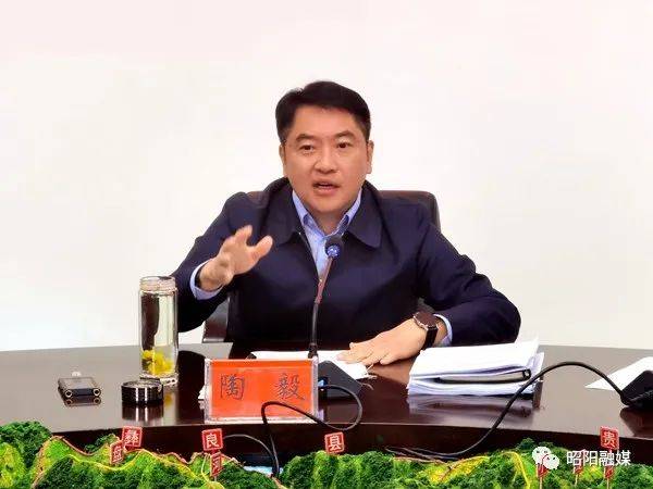 会上,区委副书记,区长陶毅充分肯定了昭阳区农村人居环境整治三年行动