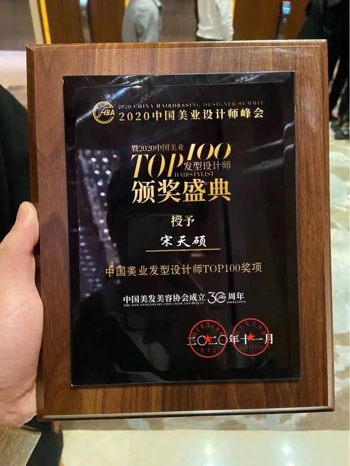 有福利让岛城美发标杆domyhair高薪聘来的发型师也太绝了叭