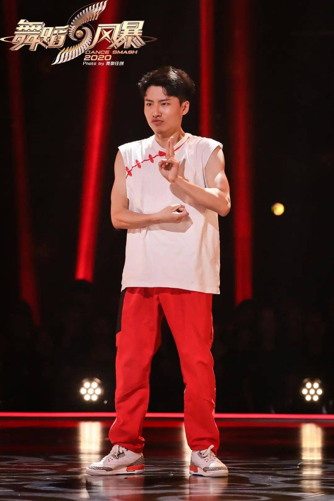 而吴宇飞一曲《好运来》用街舞给我们带来最纯粹的快乐!