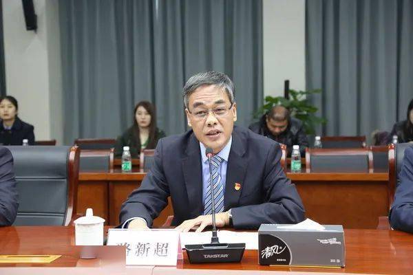 骆新超董事长提出,作为徐州本土银行,徐州农商银行将全面落实省委省