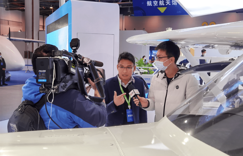 现场直播采访还吸引了央视记者建德航空小镇展区5g应用联合实验室由