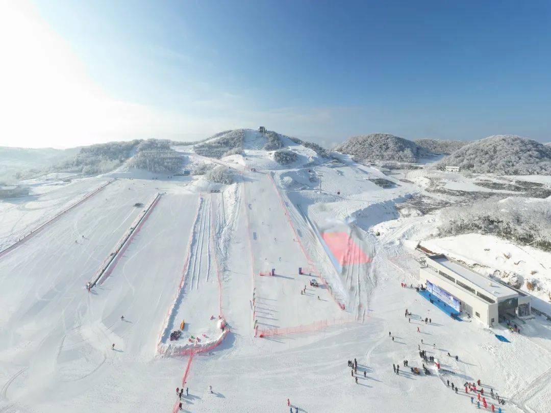 绿鑫春滑雪场图片