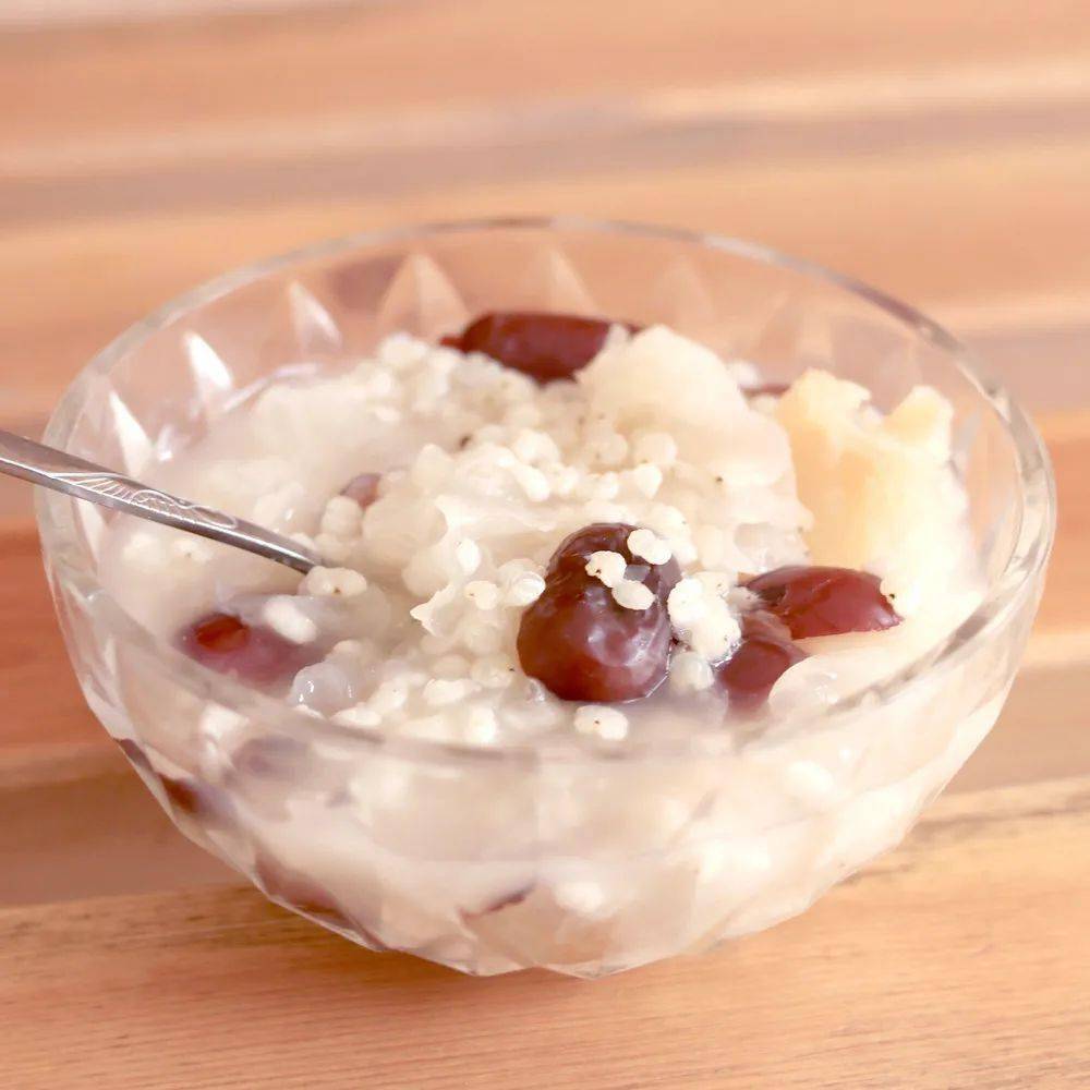 餐银耳高粱米粥晚红糖大枣卷 鲜蘑炒黄瓜餐菌菇汤午卤鸡肝 白菜肉炒