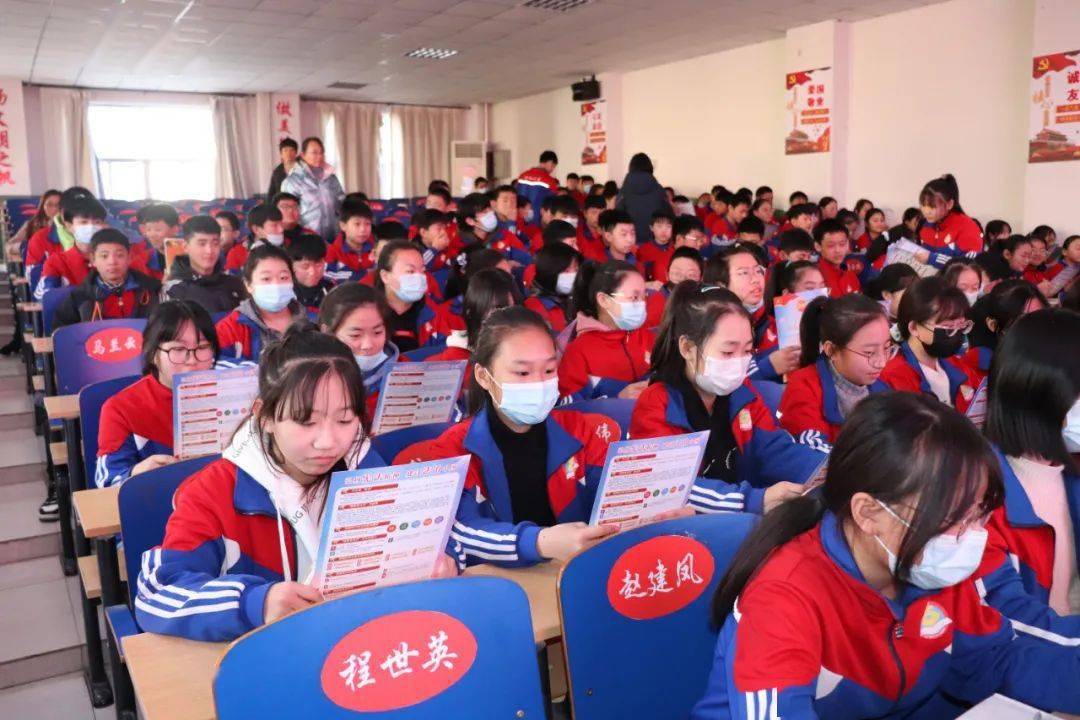 宪法宣传周宪法宣传活动走进曲阳第二初级中学