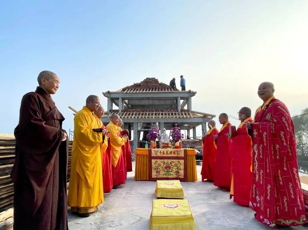 寺院动态师父主法洒净仪轨钟楼安装承重主梁