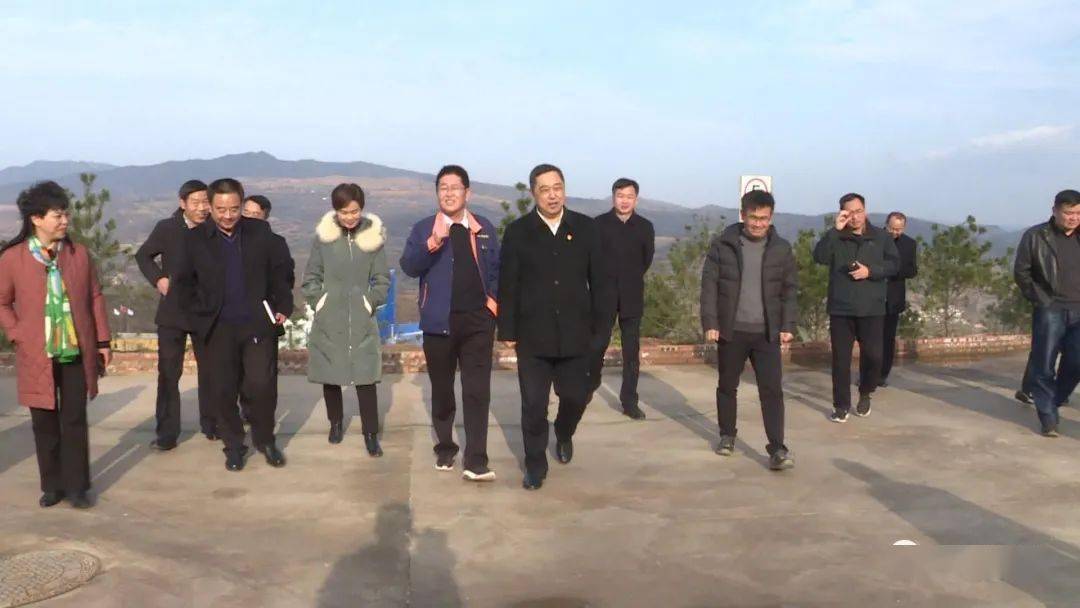嵩县召开秋冬季污染防治攻坚工作现场会_手机搜狐网