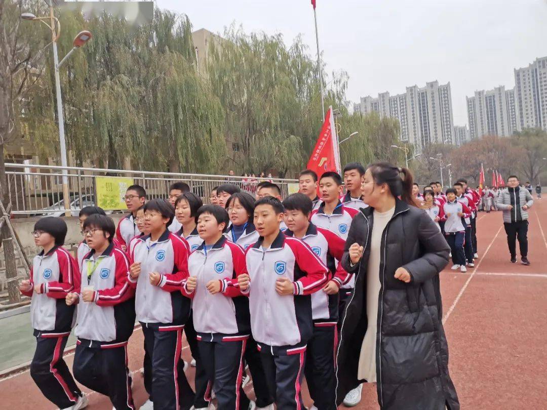 "团结,紧张,严肃,活泼"——记海川中学旅游路校区阳光体育大课间评比