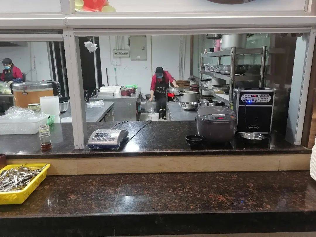 琳琅满目的餐点碰撞混