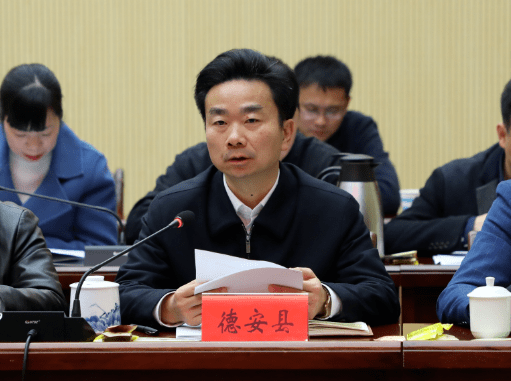 县委书记熊晋喜代表德安县在座谈会上作交流发言,介绍了我县纺织服装