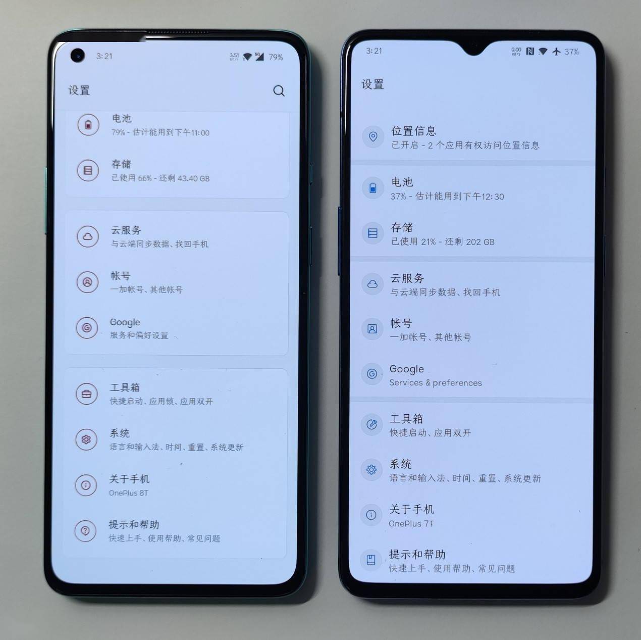 一加 8t 相比 8 系列外观最大的改变是摄像头模组放在了左上角,另外多