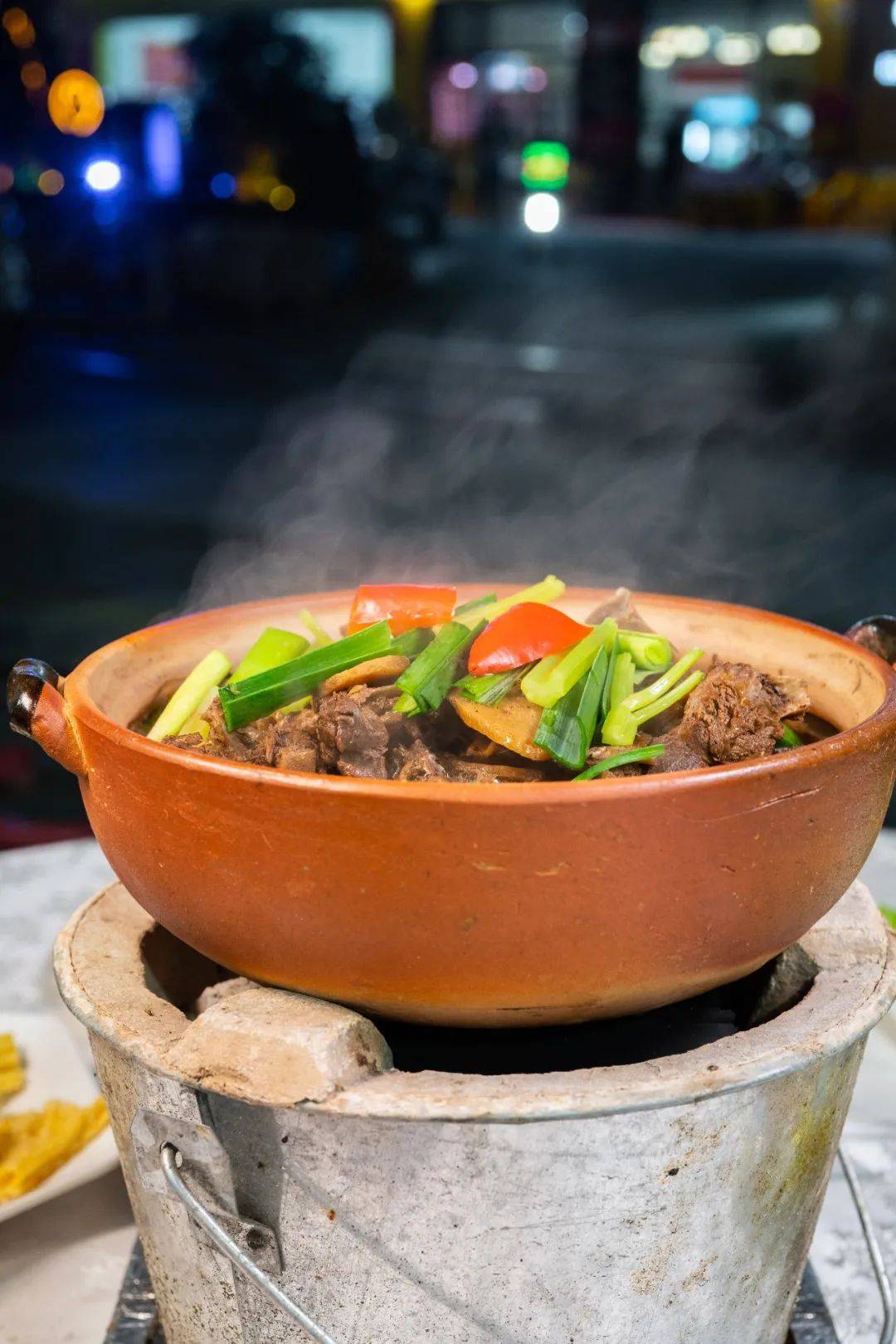 9元吃狮头鹅!足料3斤肉的炭炉火锅,约么