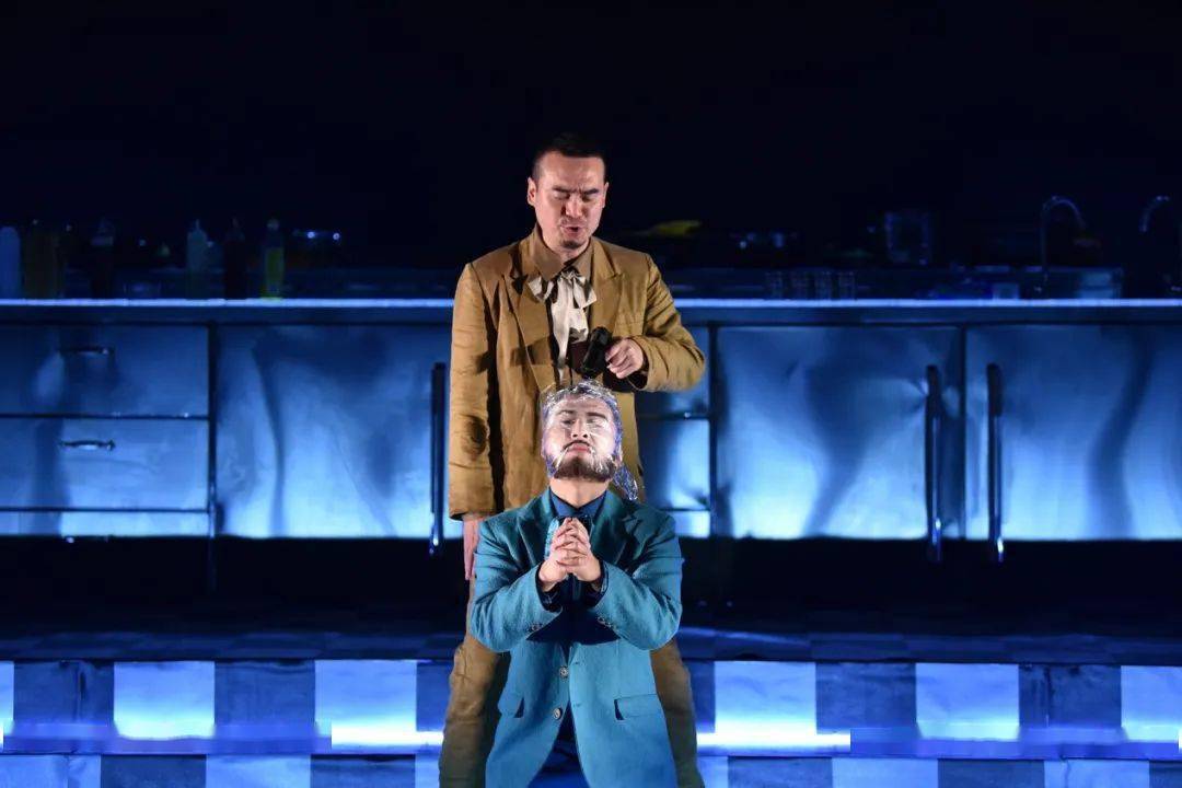 连孟京辉都夸的先锋话剧长什么样