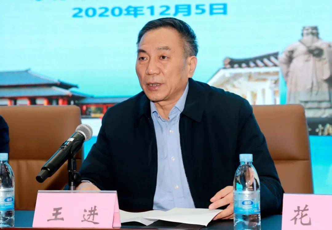 开幕式大会特别邀请了河南省人民医院副院长张连仲教授,郑州大学第一