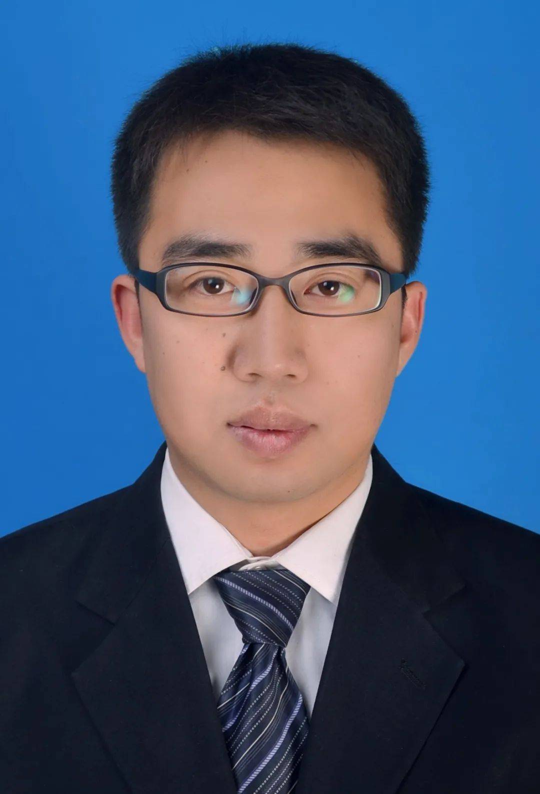 期名师讲堂我们有幸邀请到化工学院精细化工国家重点实验室任伟民教授